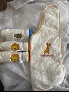 Cute Giraffe Baby Bib Set - Cream & Orange
